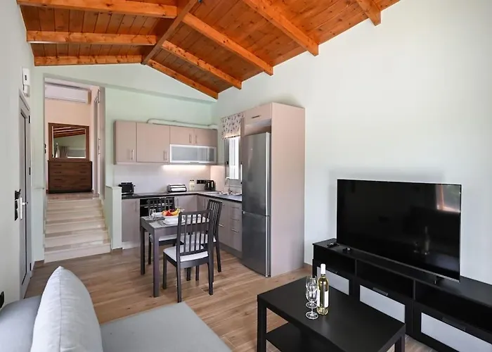 Cosy Halipoma-tilemahos Into Town Close *